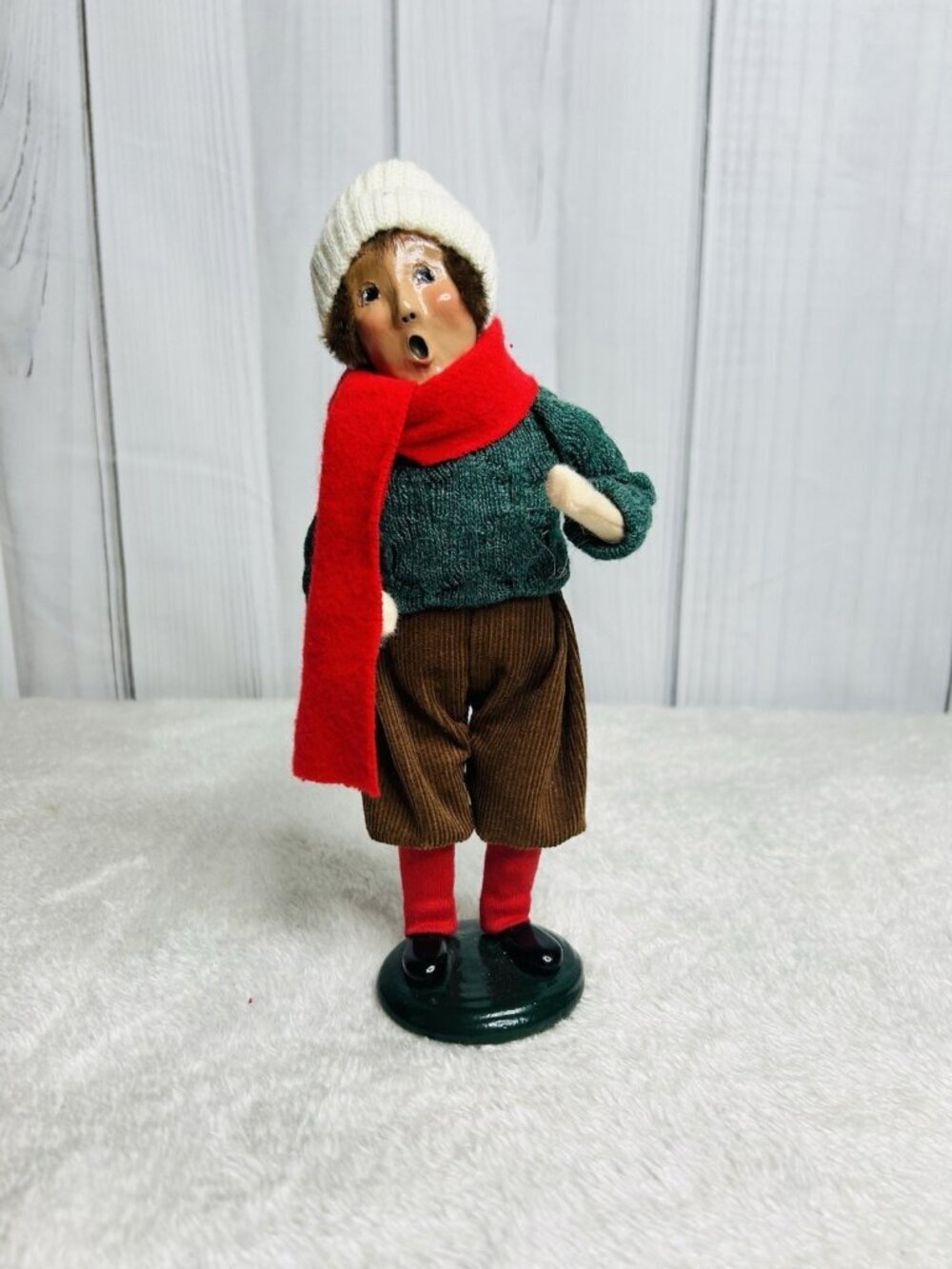 Byers Choice Caroler Woman Red Scarf Green Sweater Beenie Hat 1996 Vintage